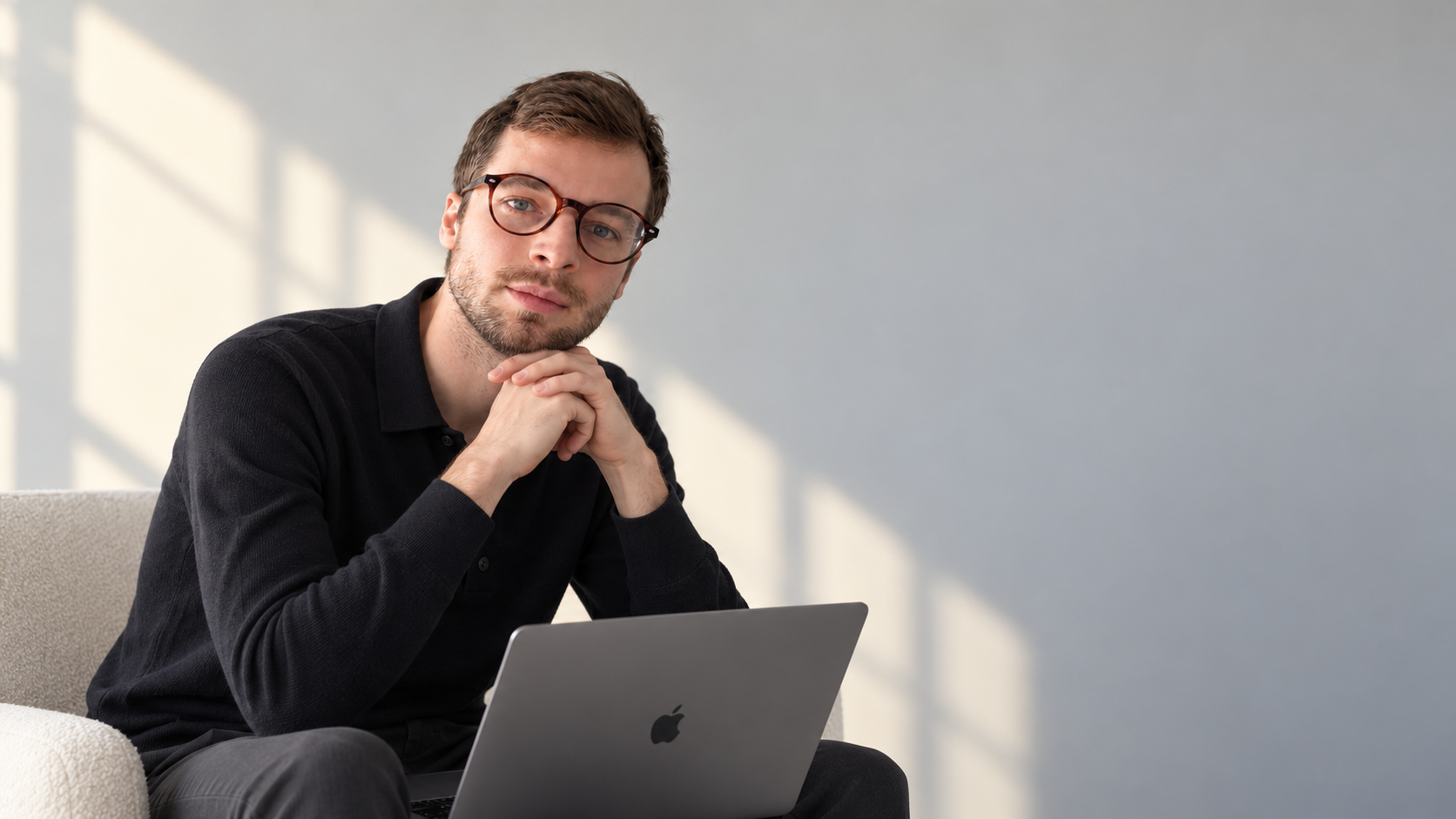 Martin au travail sur son ordinateur